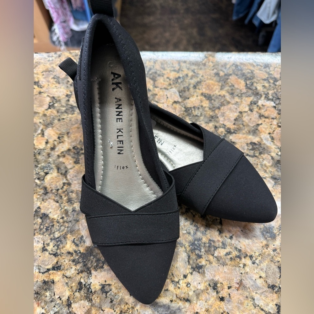 Anne Klein iFlex Black Pointed Toe Flats 5.5